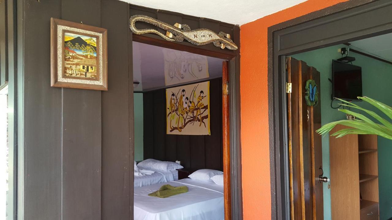 Red Frog Hotel La Fortuna Esterno foto
