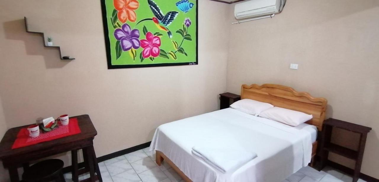 Red Frog Hotel La Fortuna Esterno foto
