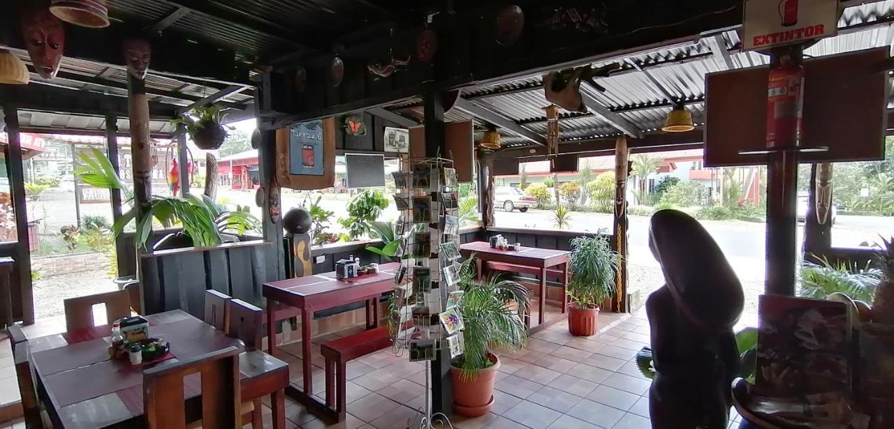 Red Frog Hotel La Fortuna Esterno foto